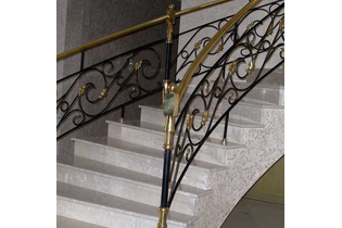 Перила для лестниц металлические: обзор конструкций